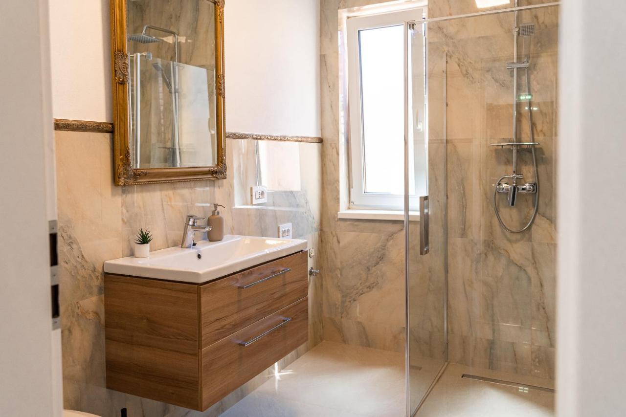 Armada Aparthotel Alba Iulia Buitenkant foto