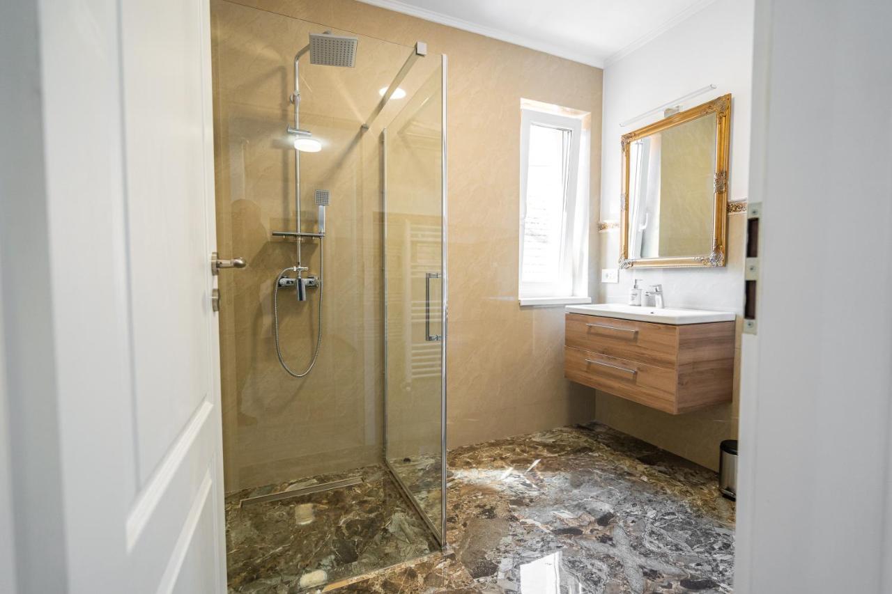 Armada Aparthotel Alba Iulia Buitenkant foto