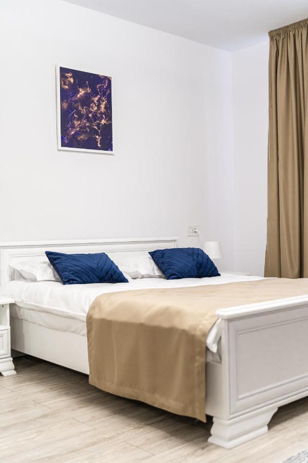 Armada Aparthotel Alba Iulia Buitenkant foto