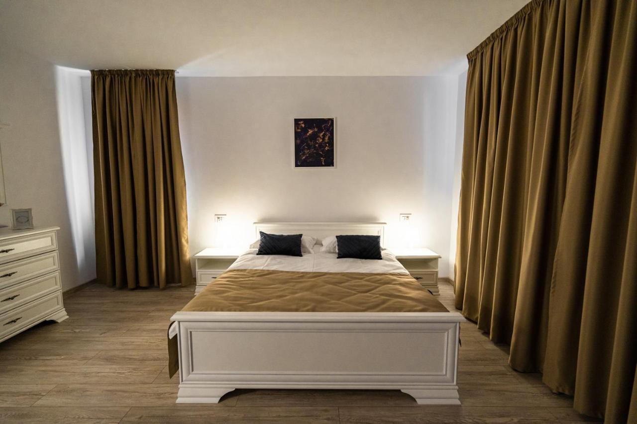 Armada Aparthotel Alba Iulia Buitenkant foto